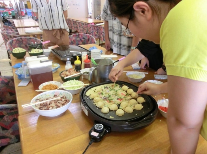 日本の文化（食文化）　　たこ焼きつくりに挑戦
