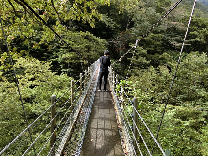 △険しい道のりを歩き吊り橋に到着