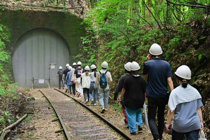 △通常は通行不可の山守トンネルに特別に入ります